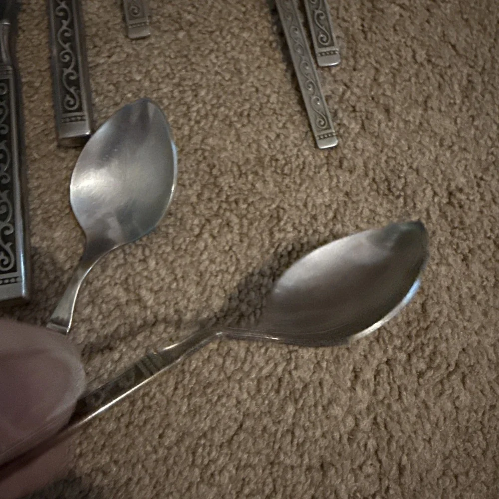 Vintage Oneida Spanish Court Fork Knives Spoon Set stainless